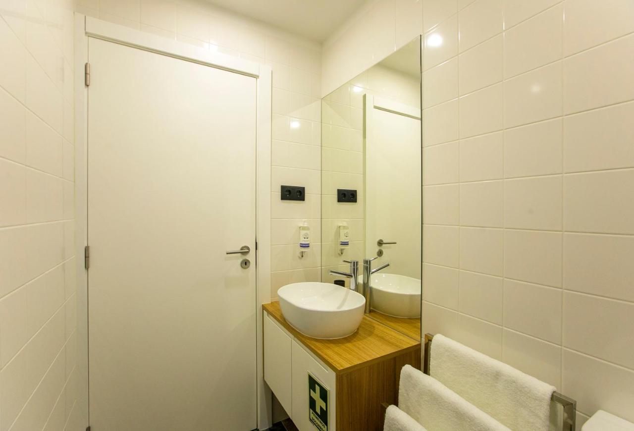 Charming Studio In Historic Downtown Порто Екстериор снимка